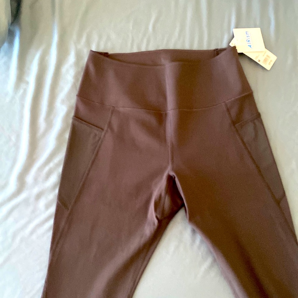 Uniqlo brand airism cropped leggings